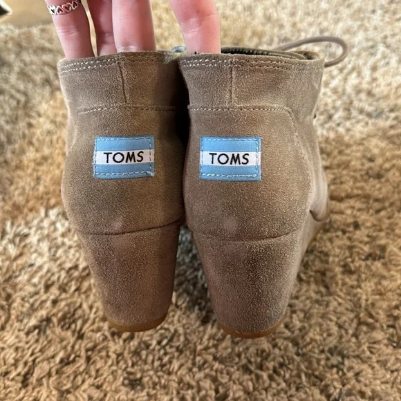Desert Wedge Toms In Taupe Suede Size 7.5 - Picture 6 of 11